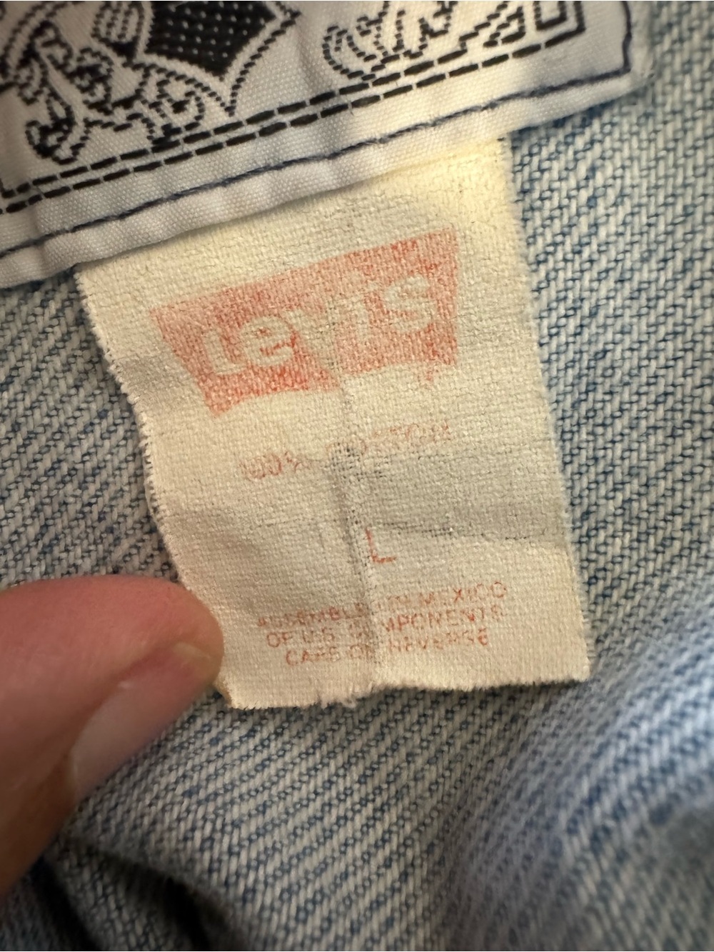 Levis Mens L Authentic Blue Denim Trucker Jean Jacket Faded Red Tag Short Y2K - Picture 4 of 15